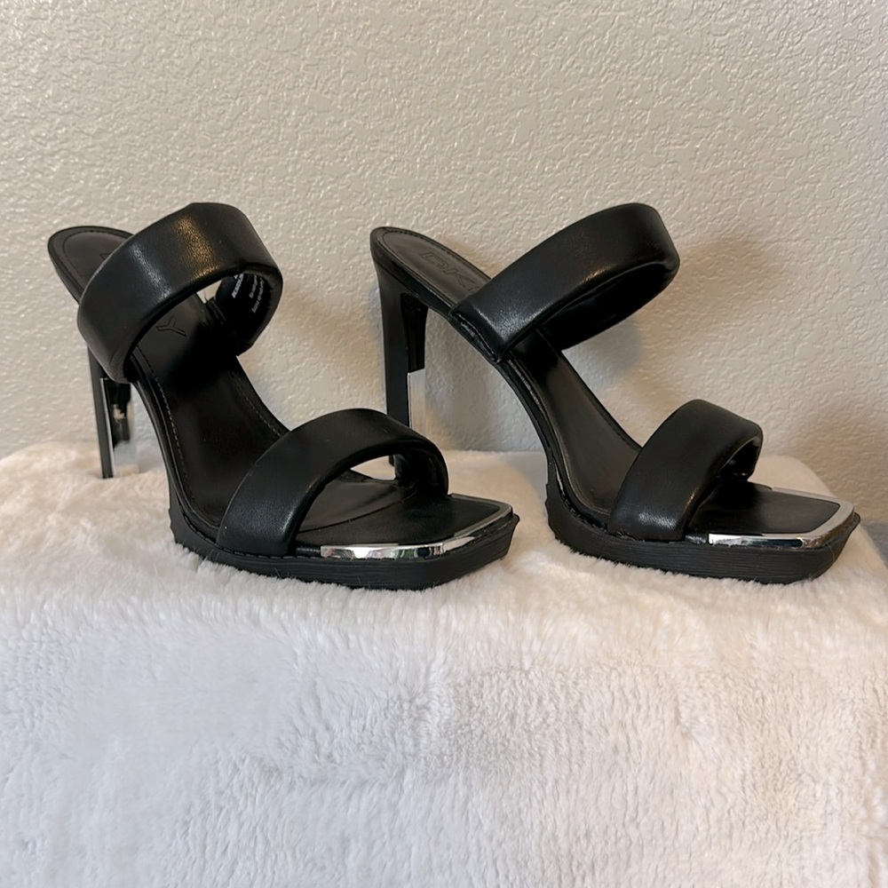 NEW - DKNY Ralia Sandal platform